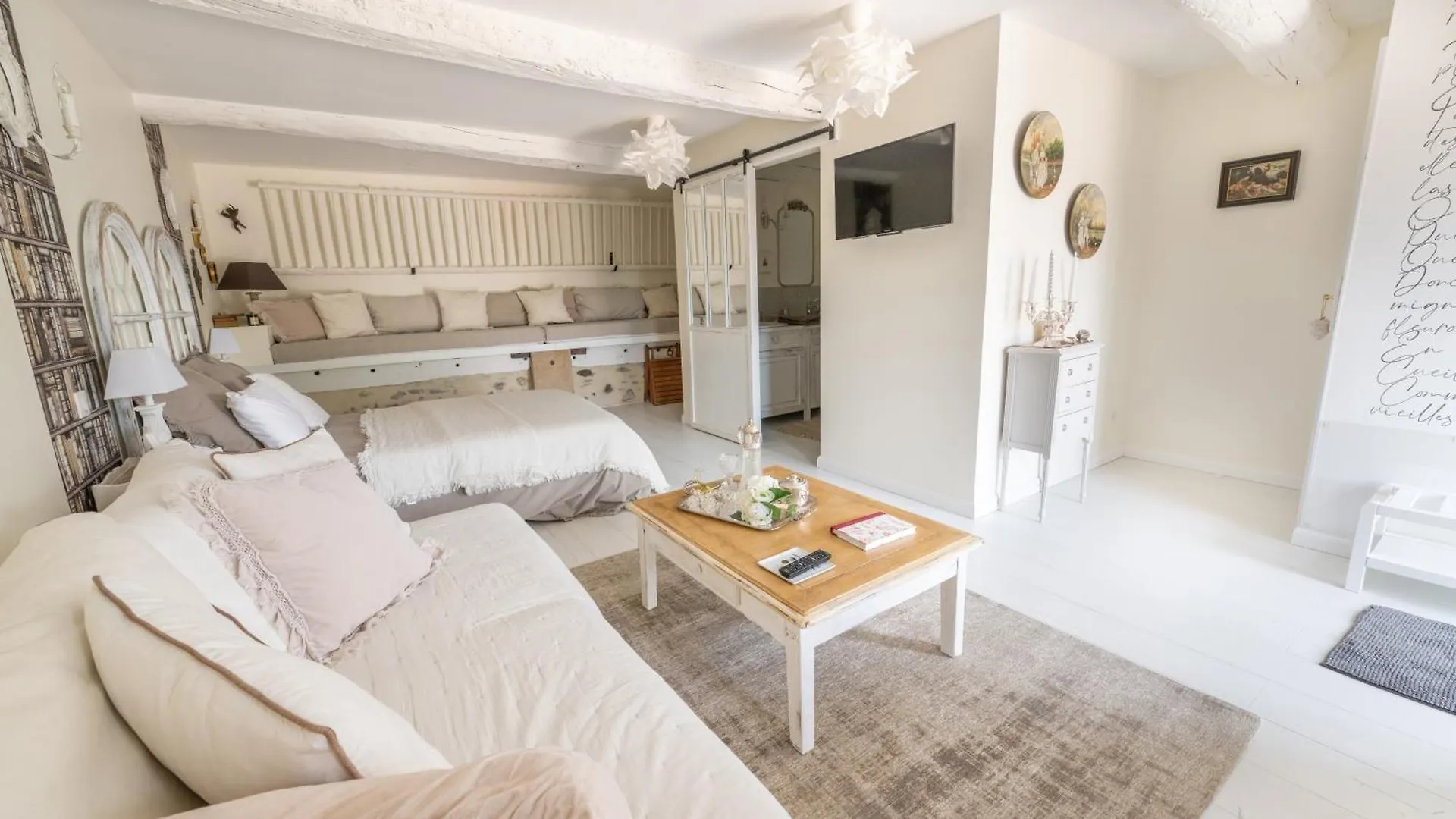 Cocon De Morgon Bed & Breakfast Villie-Morgon 0*,  France